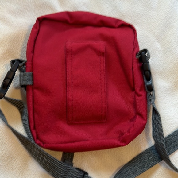 NWOT red Roots canvas multi compartment crossbody purse - Picture 6 of 7